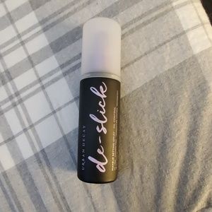 Urban Decay De-Slick Makeup Setting Spray